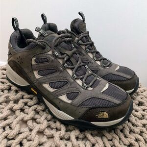 Size 9 Women'sNorth Face Hiking Shoes